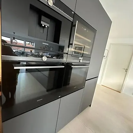 Sentral Og Moderne Lägenhet *