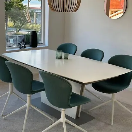Sentral Og Moderne Lejlighed *