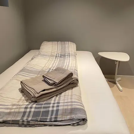 Sentral Og Moderne Lejlighed *